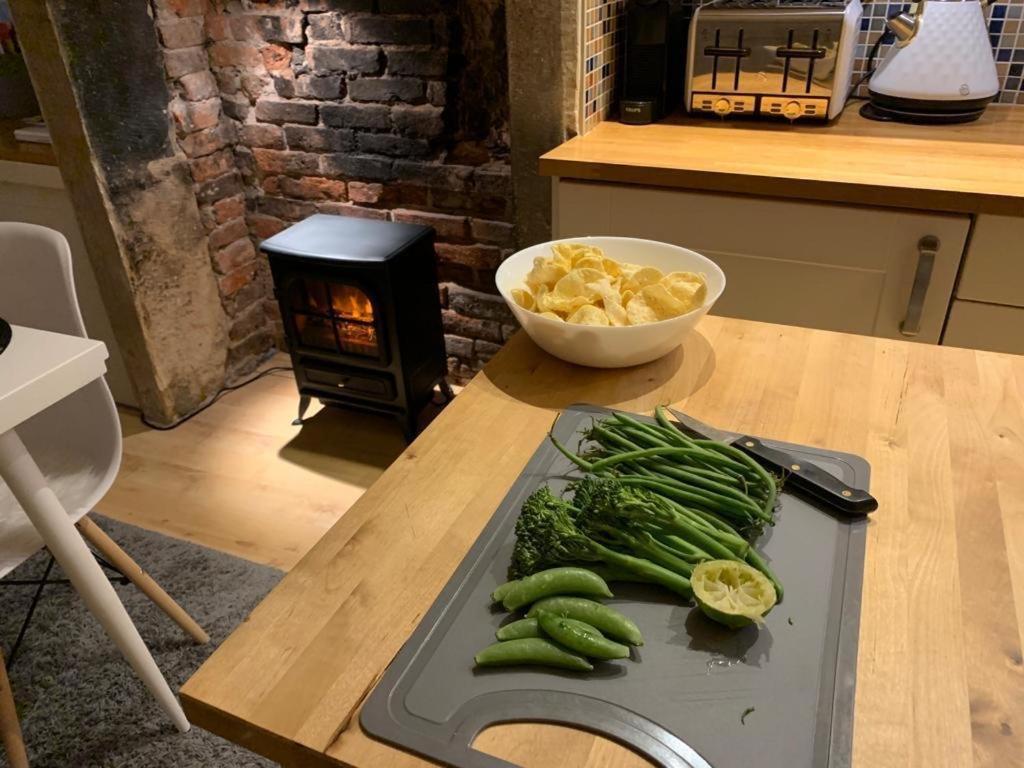The Tenth House, Grade II Listed Georgian Town House, Wirksworth, Derbyshire, Peak District Cottage, Sleeps 4 Exterior photo